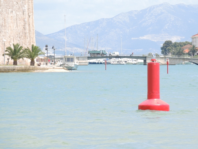 Premještanje svjetleće plutače II, Trogir W 